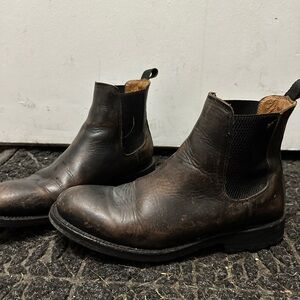 Frye Tyler Chelsea Boot
Hardly worn
Size 7